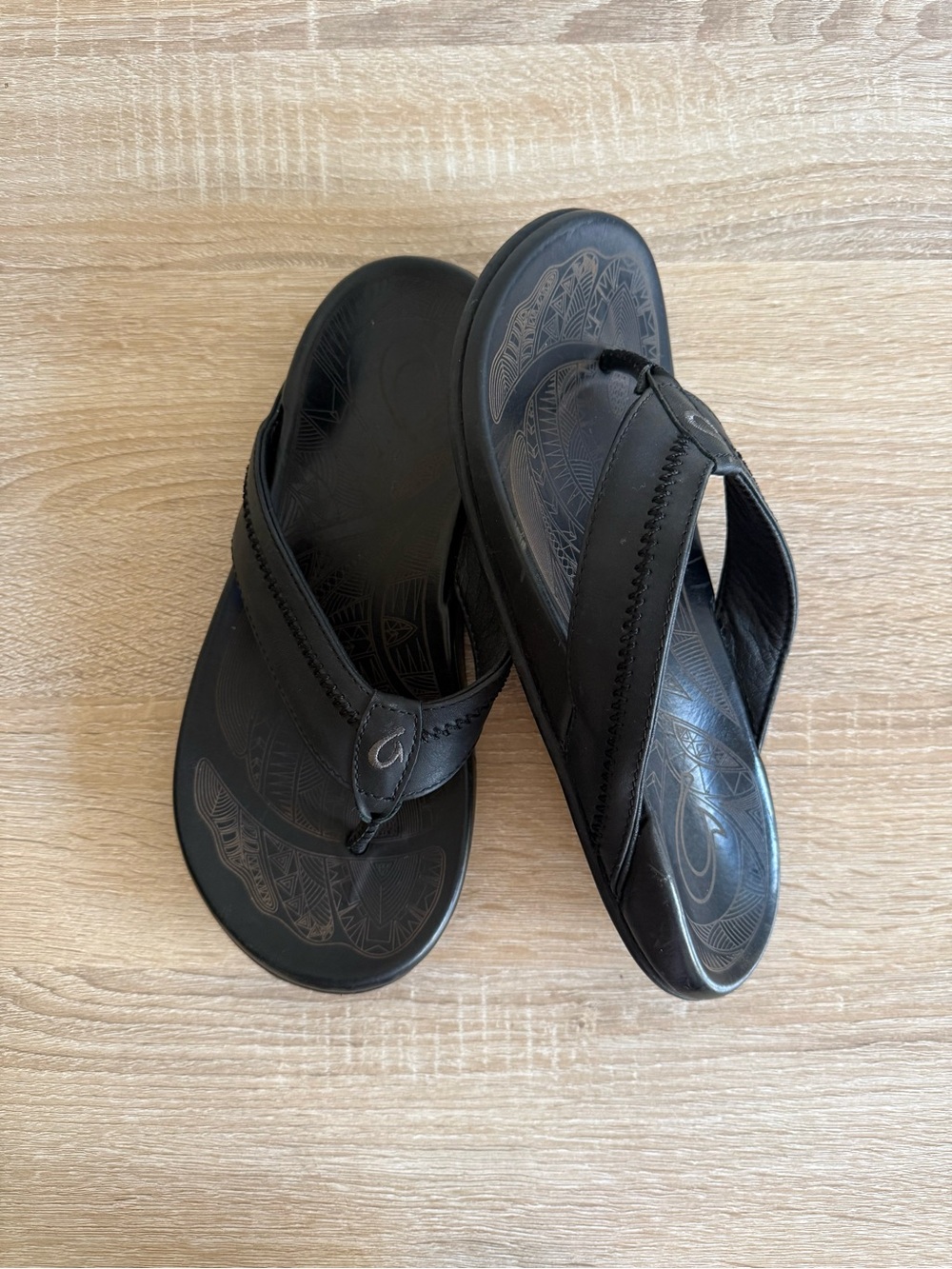 Olukai Hiapo leather Flip-Flops Men's Sz 8